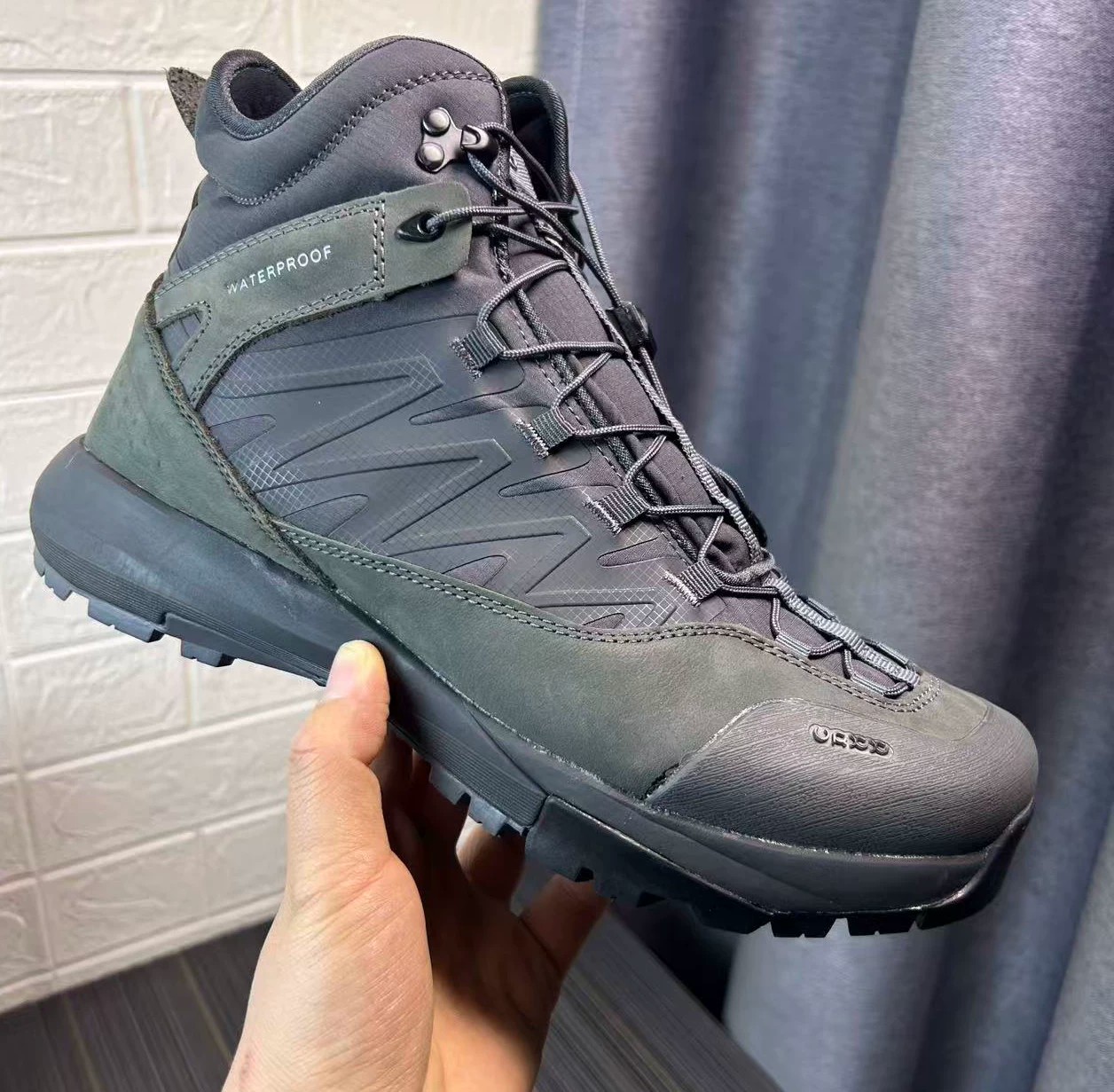 Hunting Outdoor Wear - Sepatu Hiking Kulit High Top Pria
